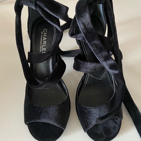 Charles David Heels Size 6 - Picture 2 of 8